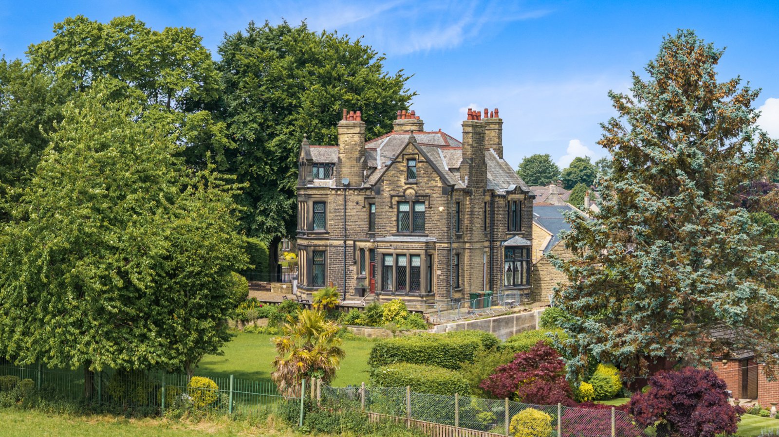 7 bedroom detached house for sale 0