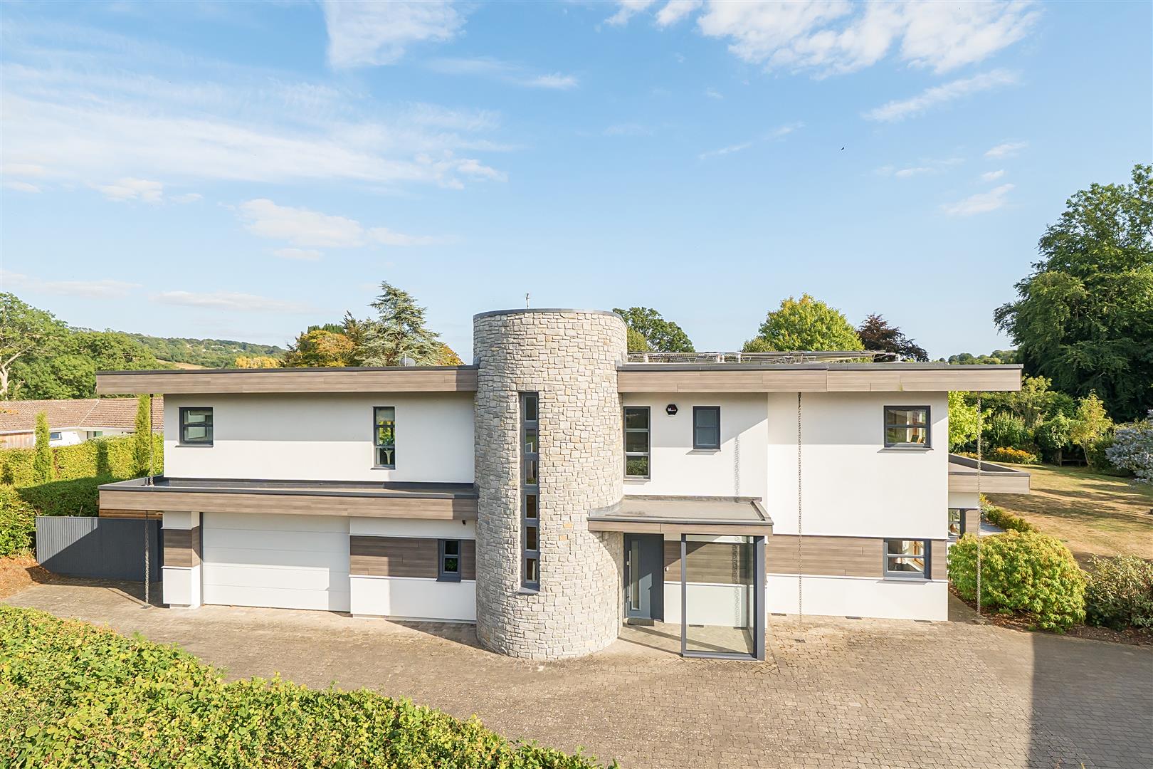 5 bedroom detached house for sale 0