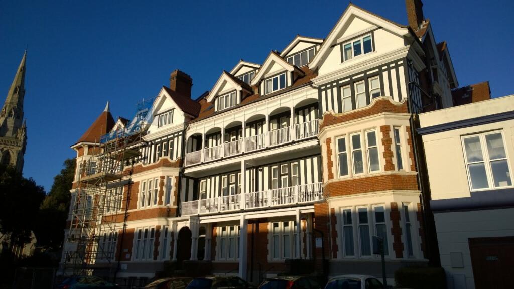 2 bed flat for sale
