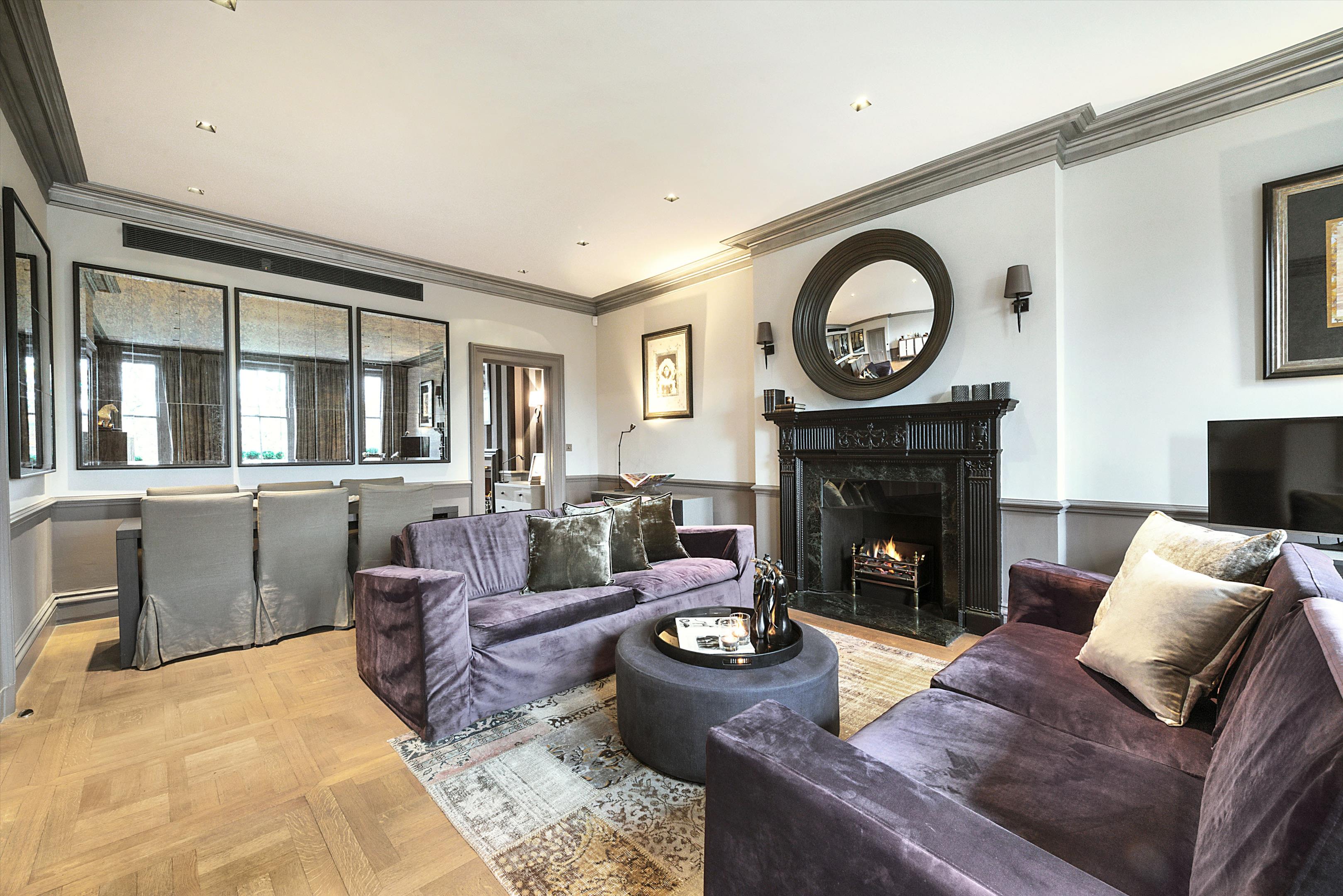 4-bed flat on 39, Cadogan Square, London, £32,283/mo