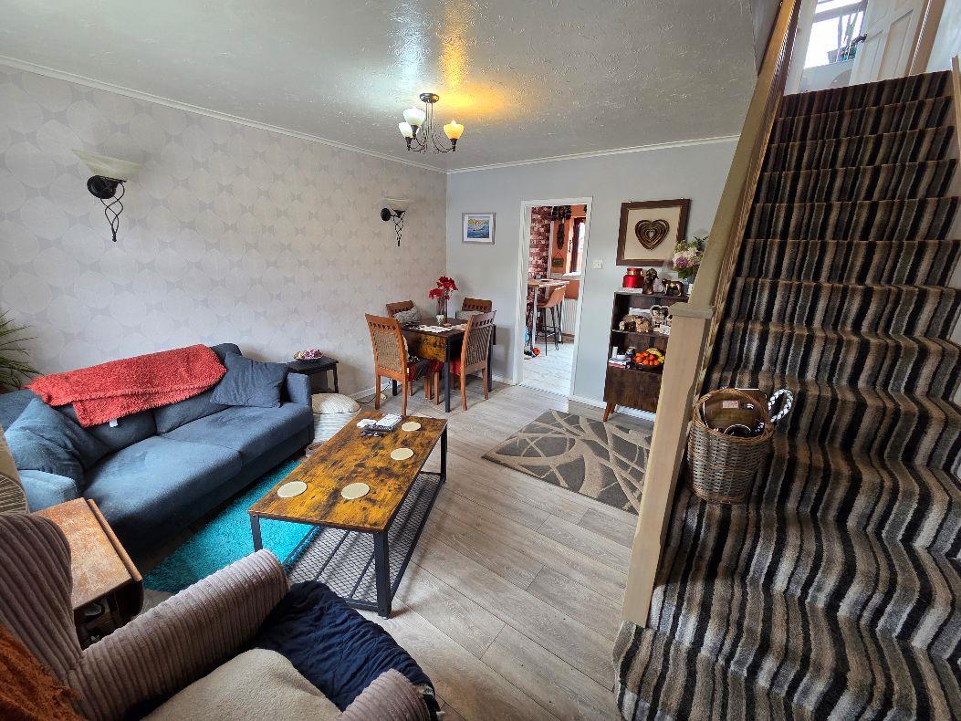 2, Oak Close, Swadlincote photo 3