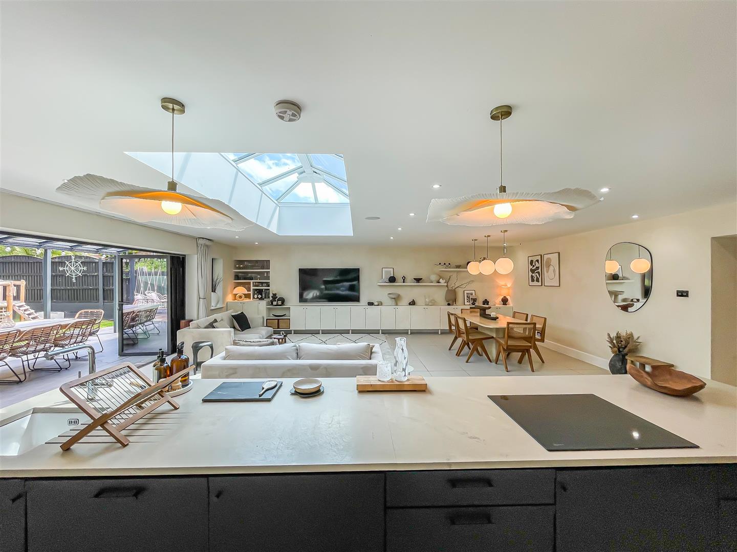 Photos of The Knoll, Rayleigh SS6 62107238 PrimeLocation