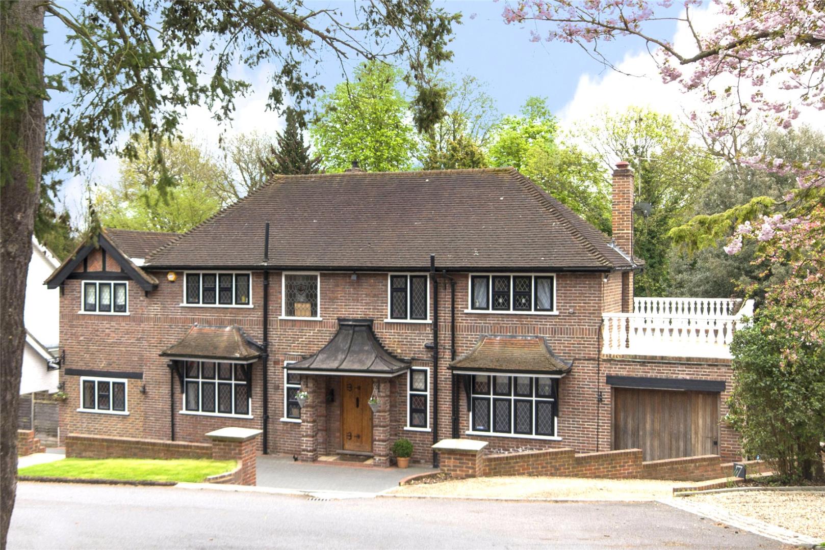 Free property report 5 Pelhams Walk, Esher, KT10 8QA Chimnie