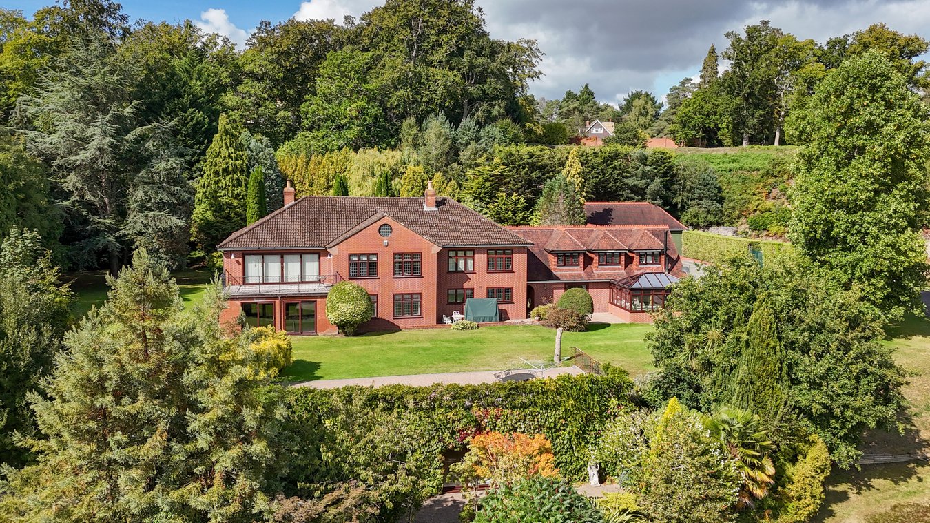 7 bedroom detached house for sale 0