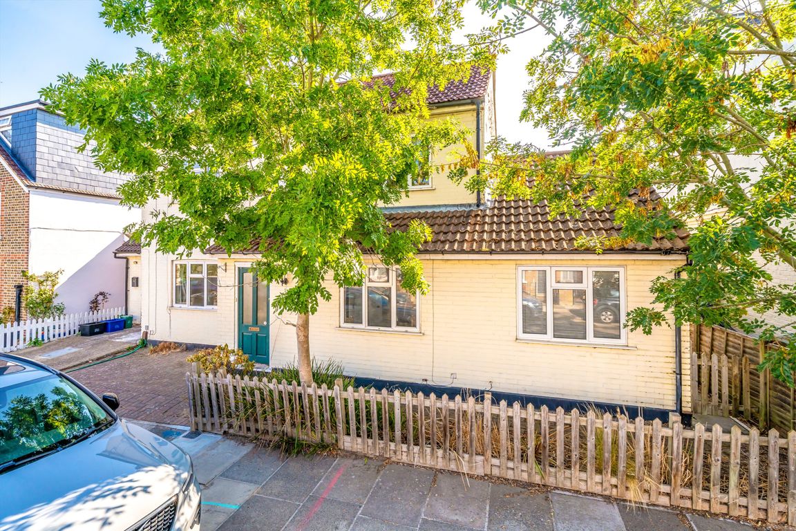 49, Myrtle Road, Hampton photo 2