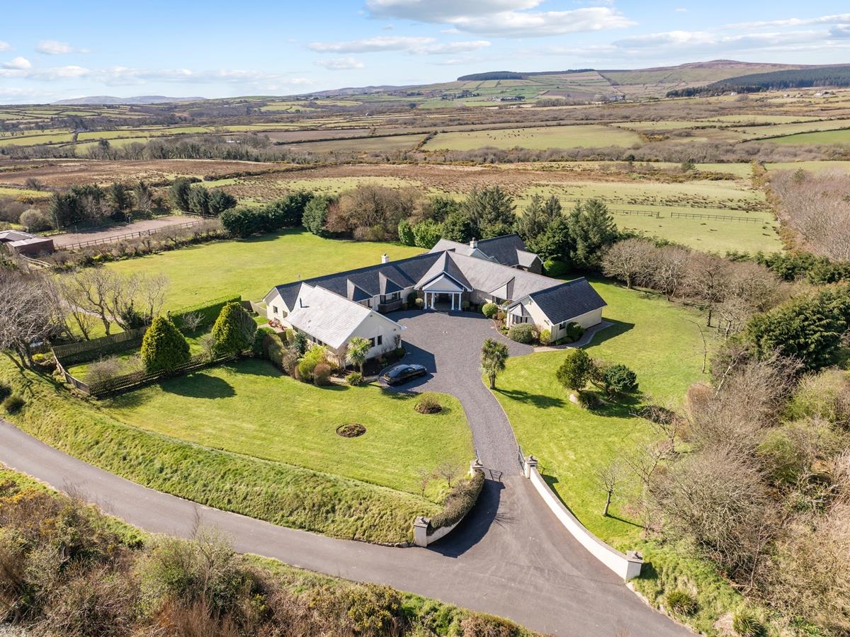 4 bedroom detached bungalow for sale 0