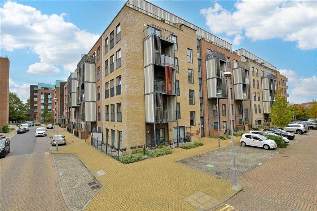 2-bed maisonette on Maxwell Road, Romford, £231,500