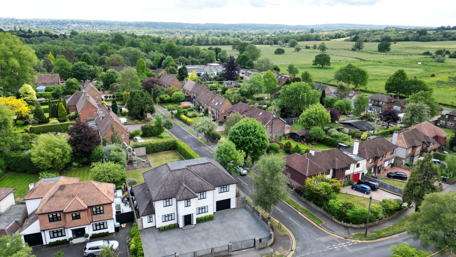 5 bedroom detached house for sale 0