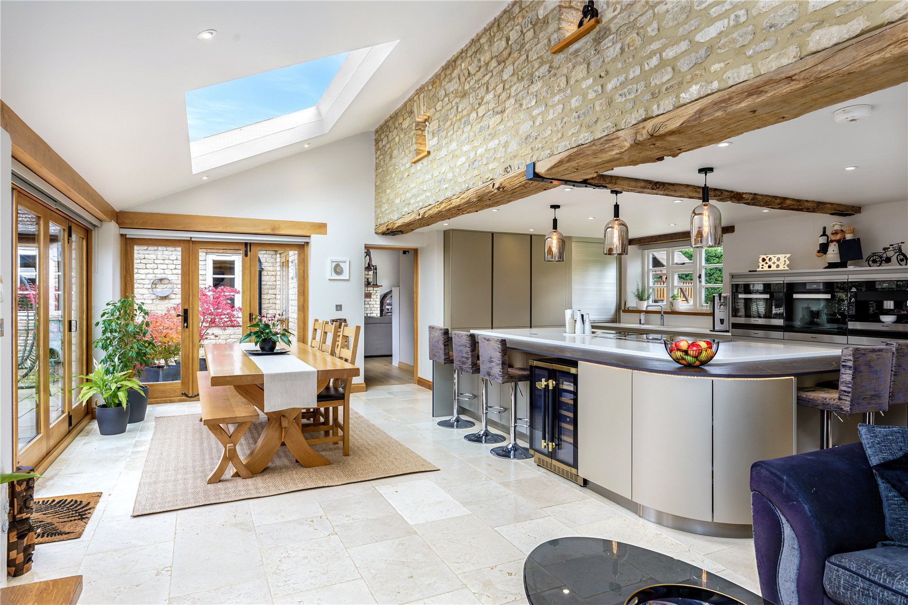 5 bedroom detached house for sale 0