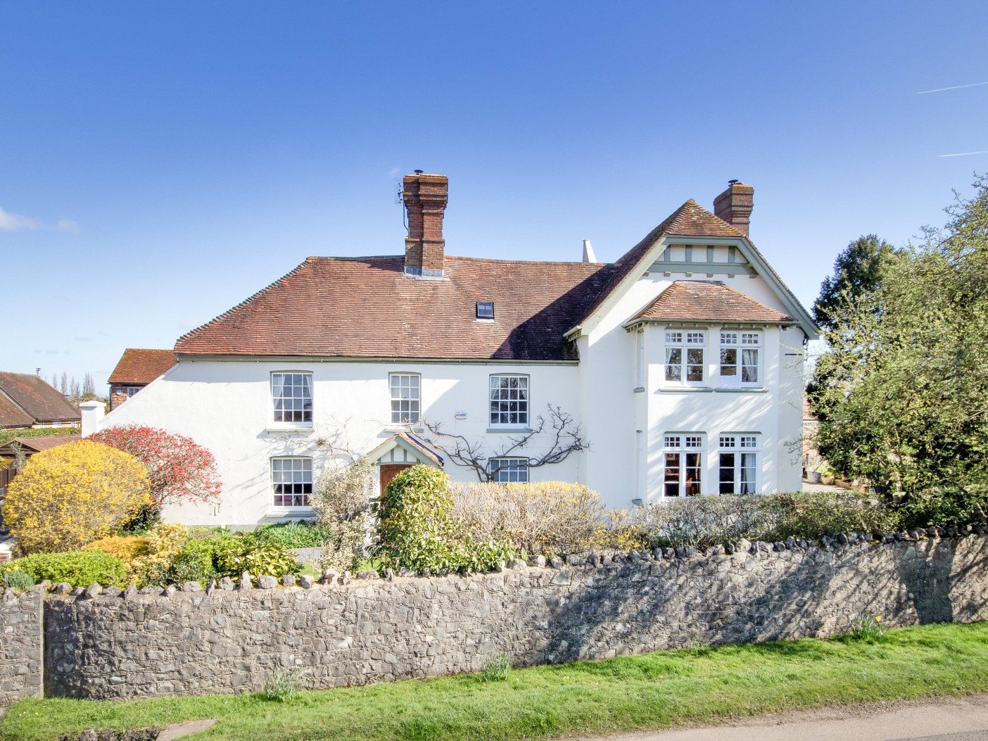 6 bedroom detached house for sale 0