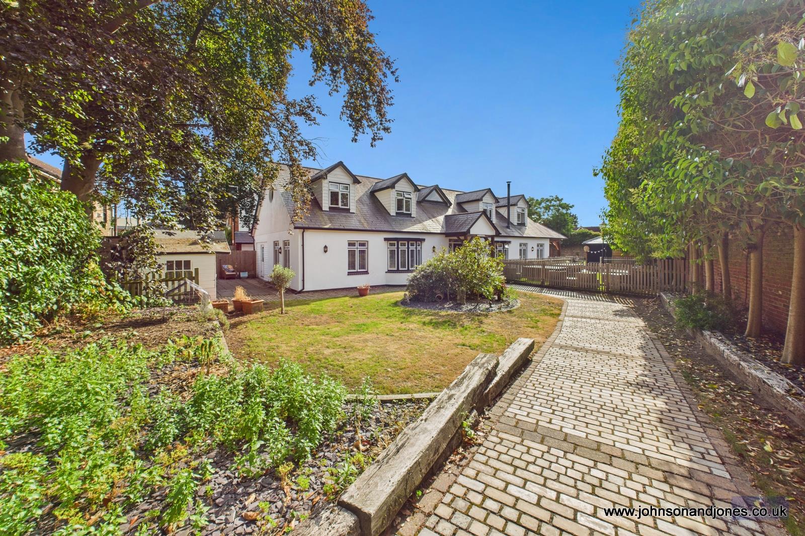 2 bedroom flat for sale