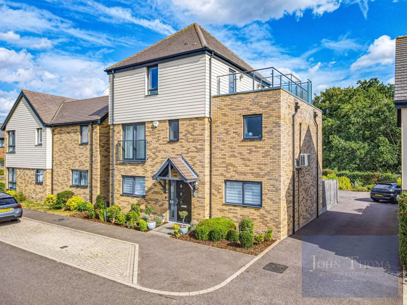 5-bed detached on Park View, Chigwell IG7, £925,000
