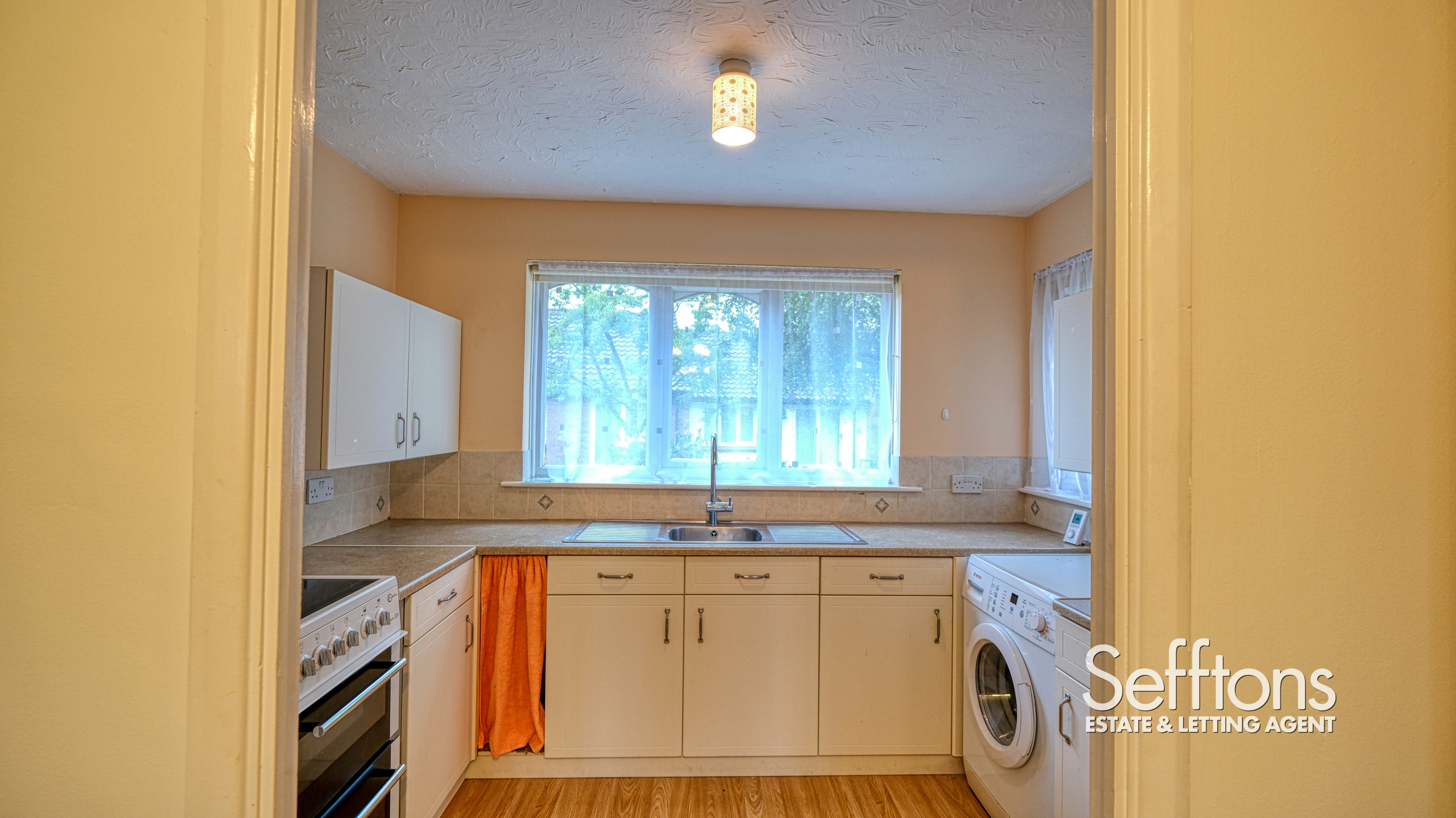 2 Churchfield Green, Norwich photo 2