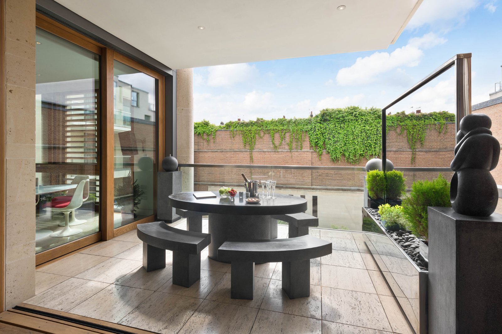 3 bedroom flat for sale 0