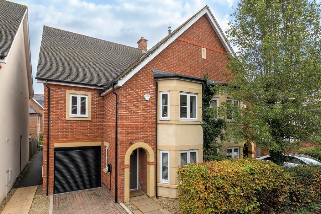 4 bedroom semi-detached house for sale 0