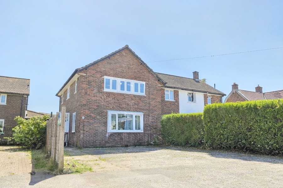 46, Elmbridge Lane, Woking photo 3