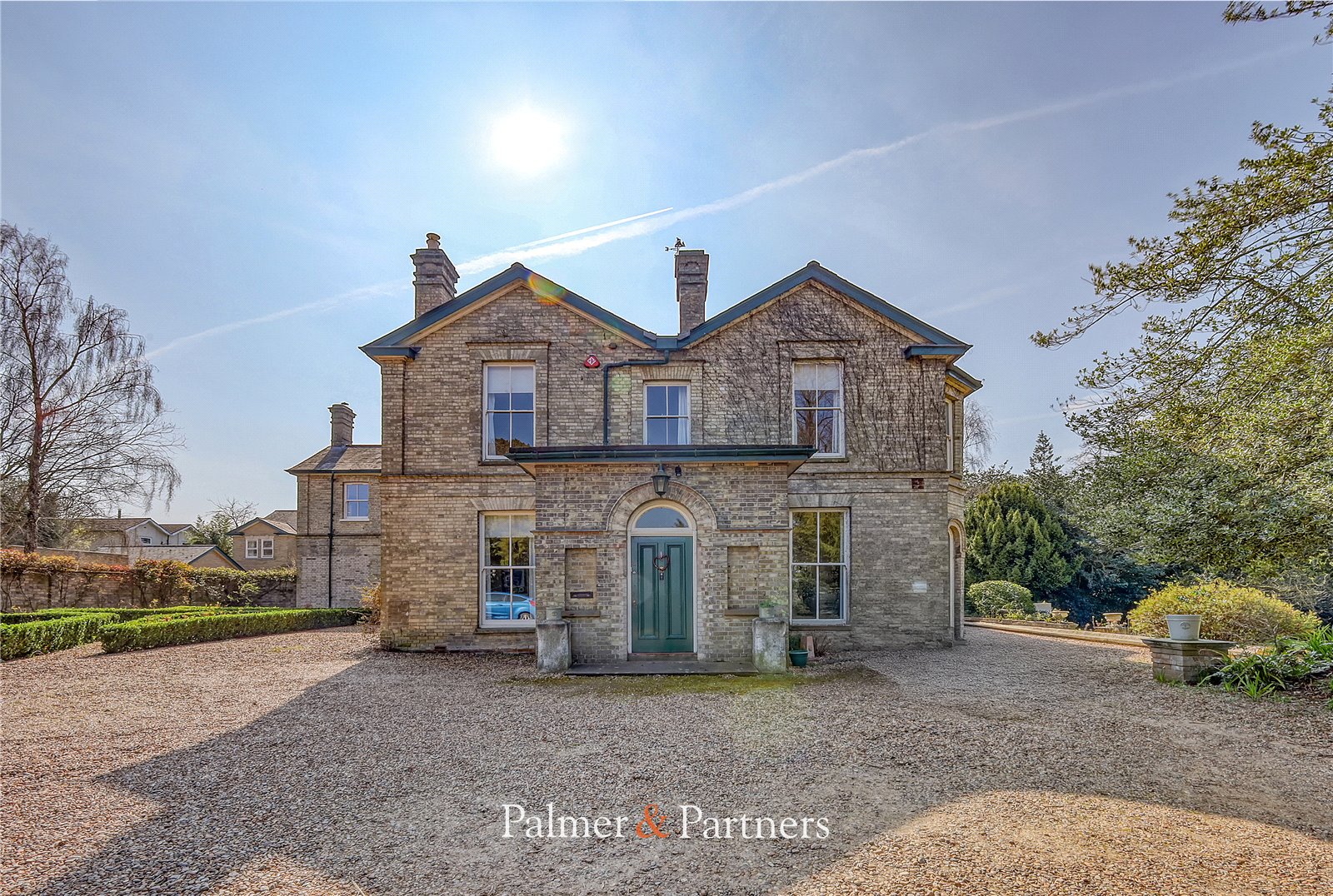 6 bedroom detached house for sale 0