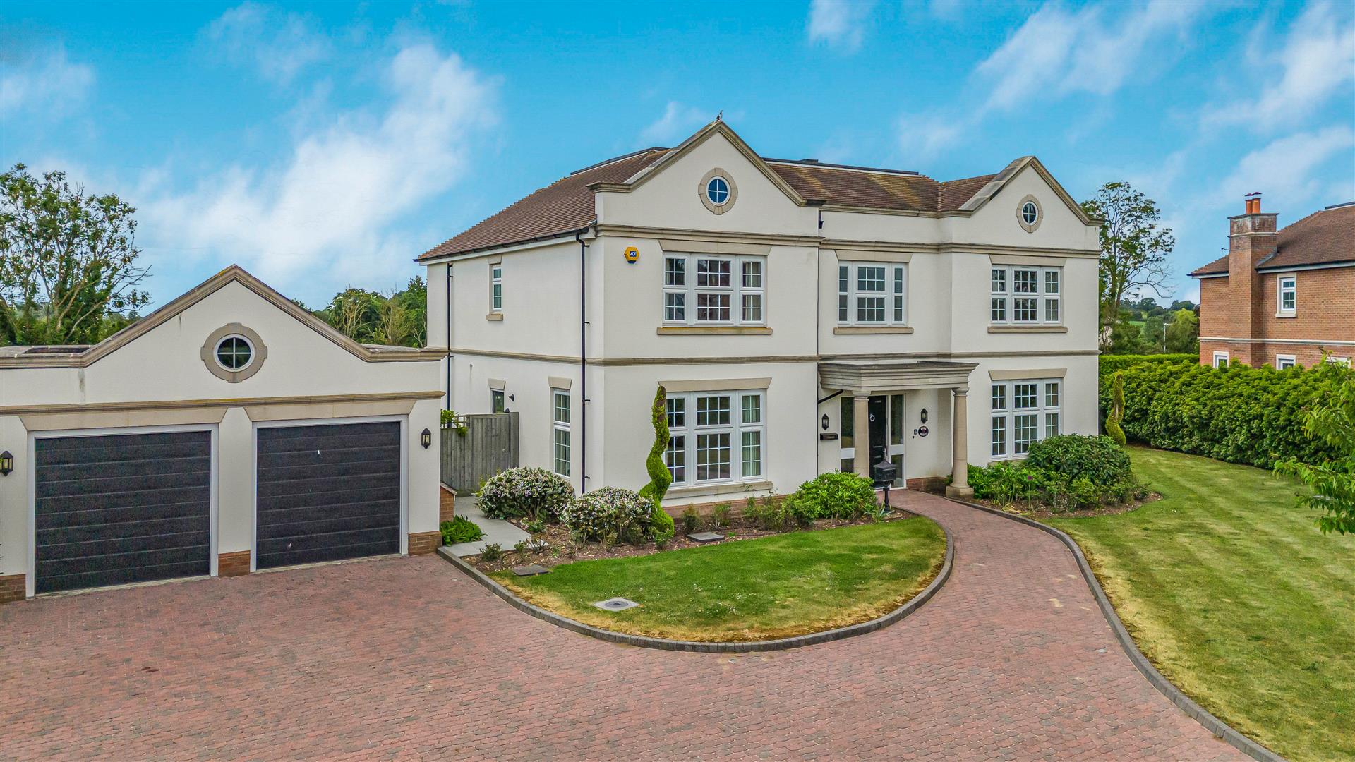5 bedroom detached house for sale 0