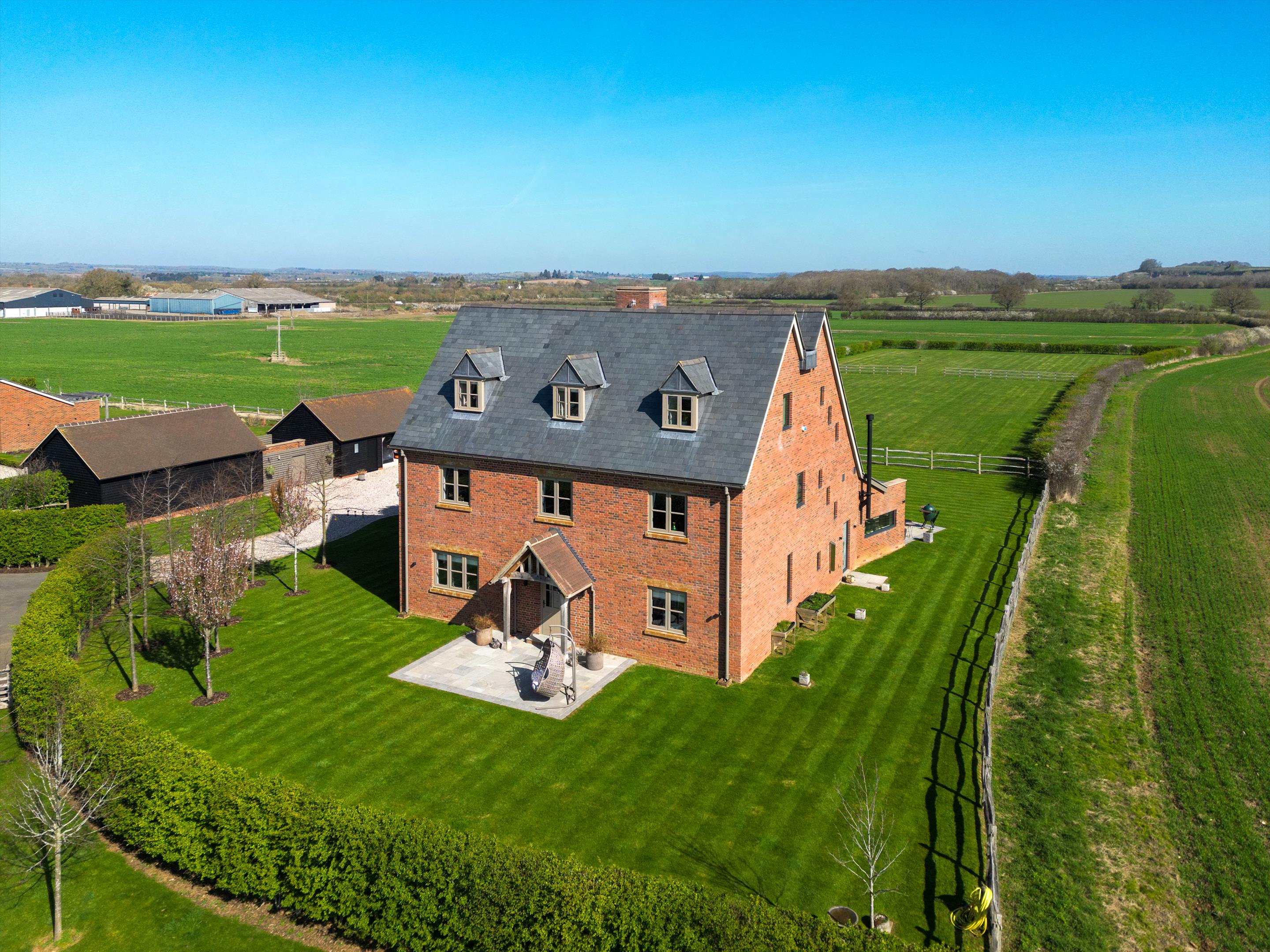 4 bedroom detached house for sale 0