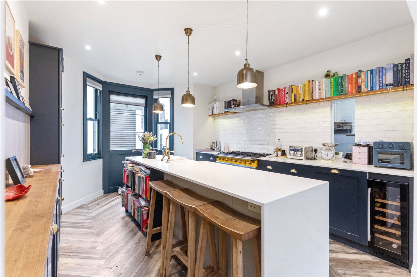 4 bedroom flat for sale 0