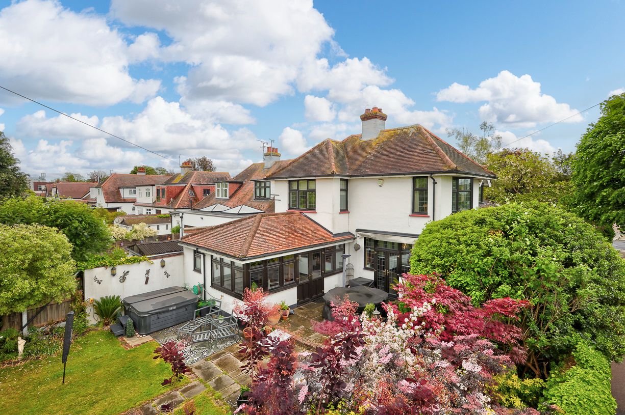 4 bedroom detached house for sale 0