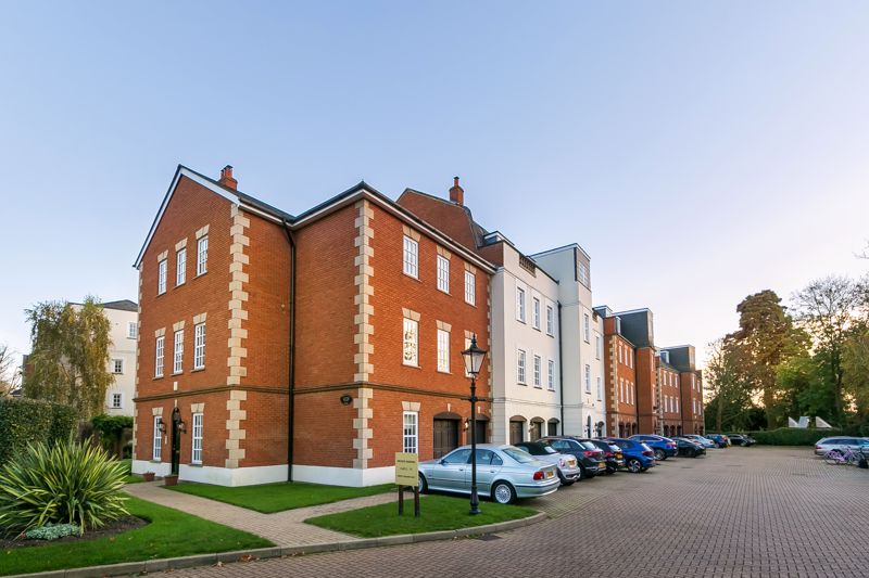 3 bedroom flat for sale 0