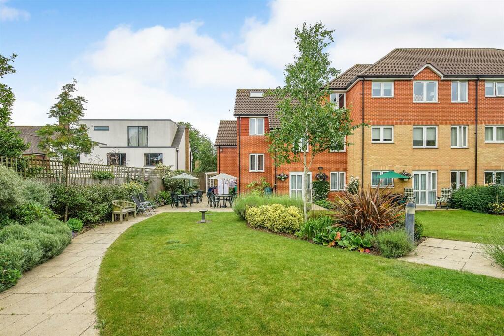 13 Devereux Court, 44-46, Snakes Lane West, Woodford Green photo 5