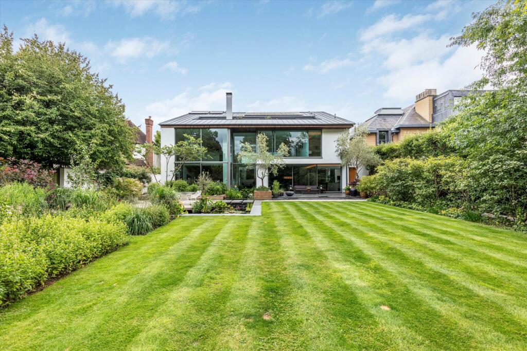 6 bedroom detached house for sale 0