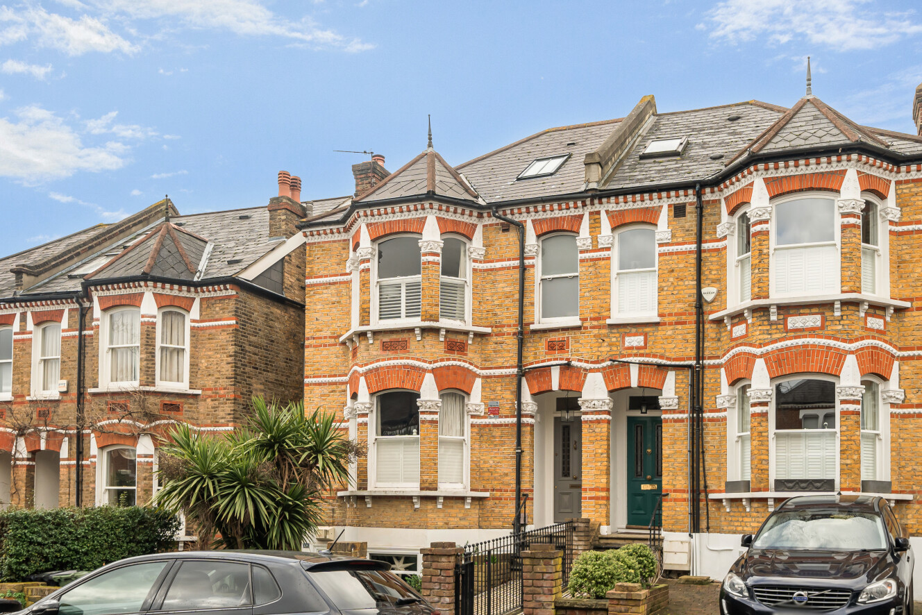 4 bedroom detached house for sale in Reading