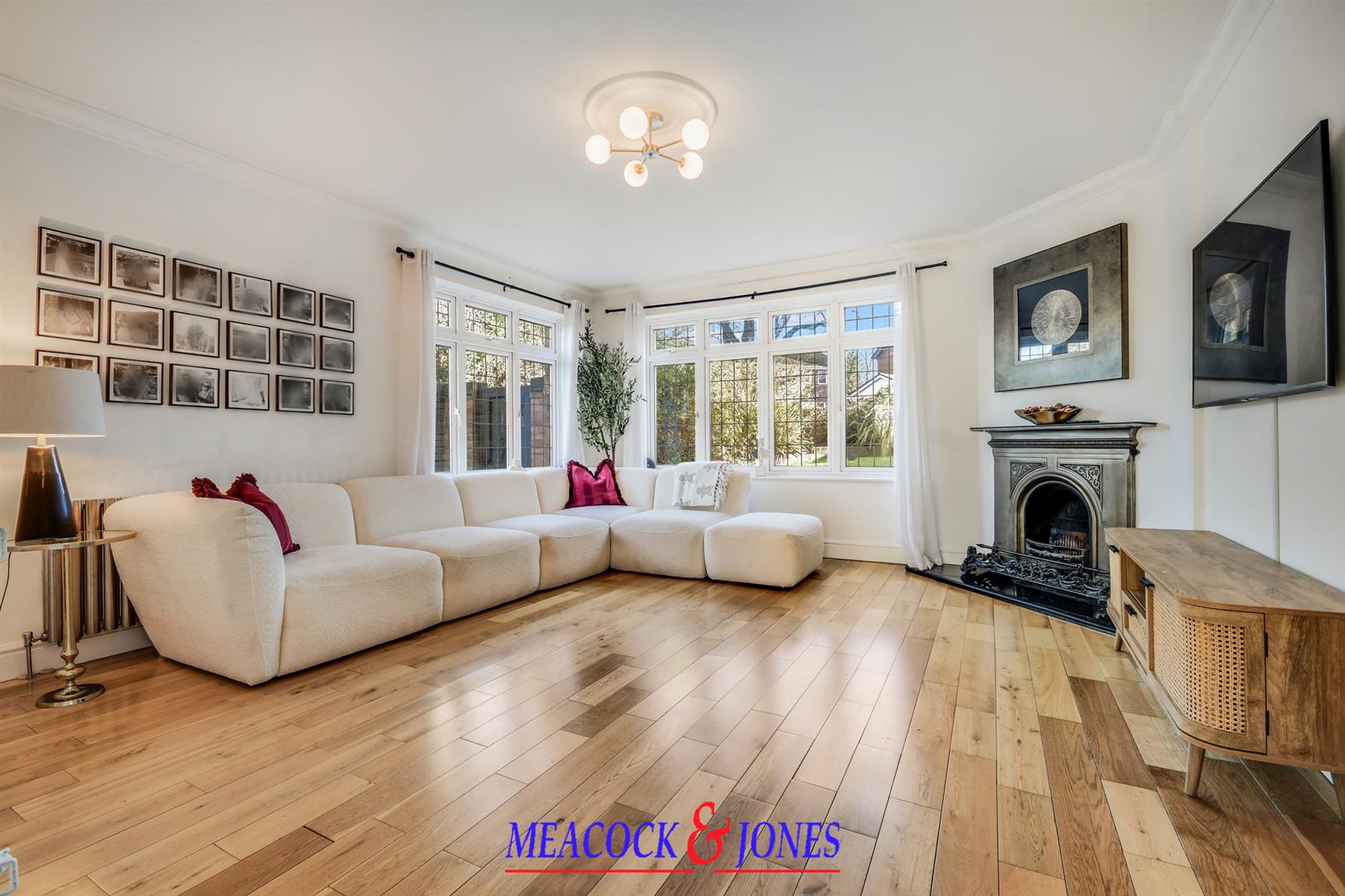 5 bedroom detached house for sale 0