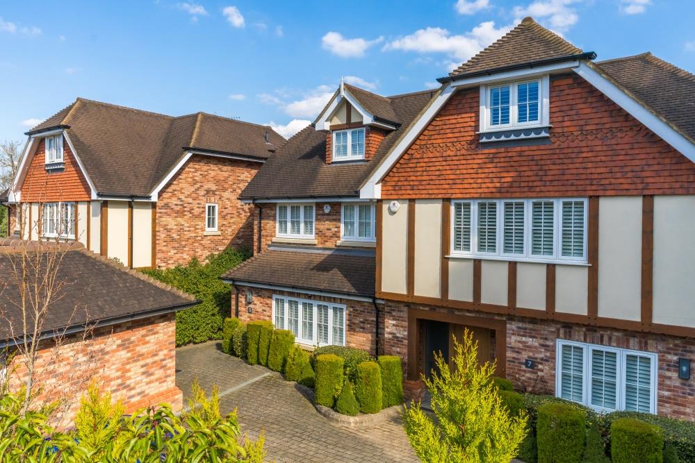 5 bedroom semi-detached house for sale 0