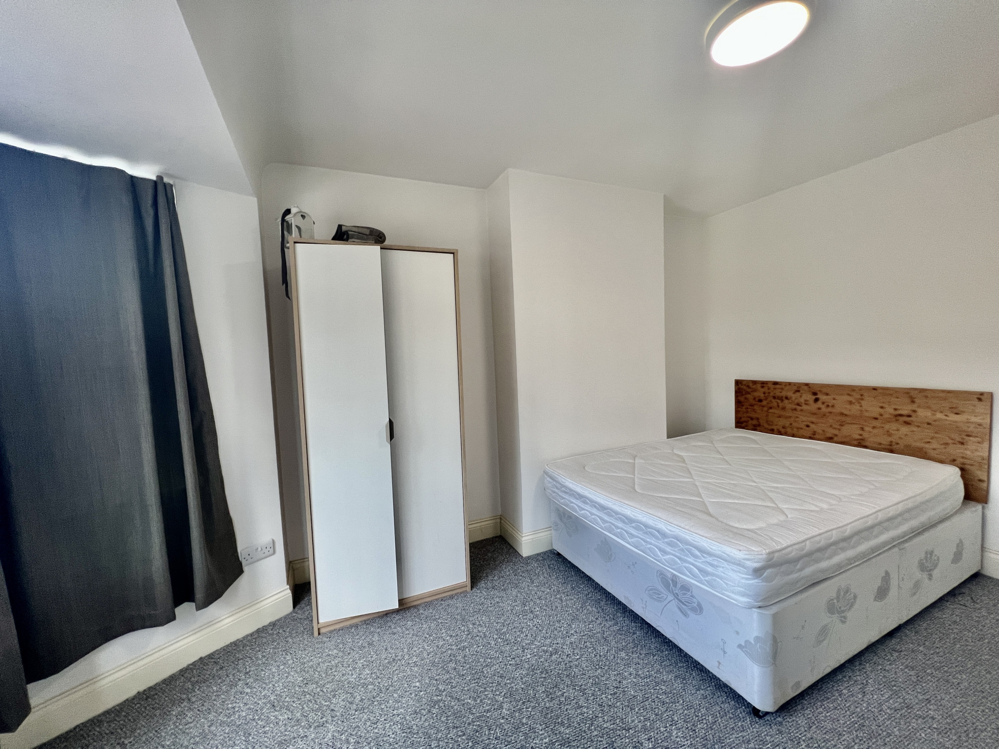 Room 6 99,, Booth Road, London photo 2