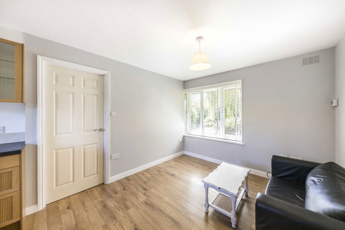 30, Linwood Close, London photo 4