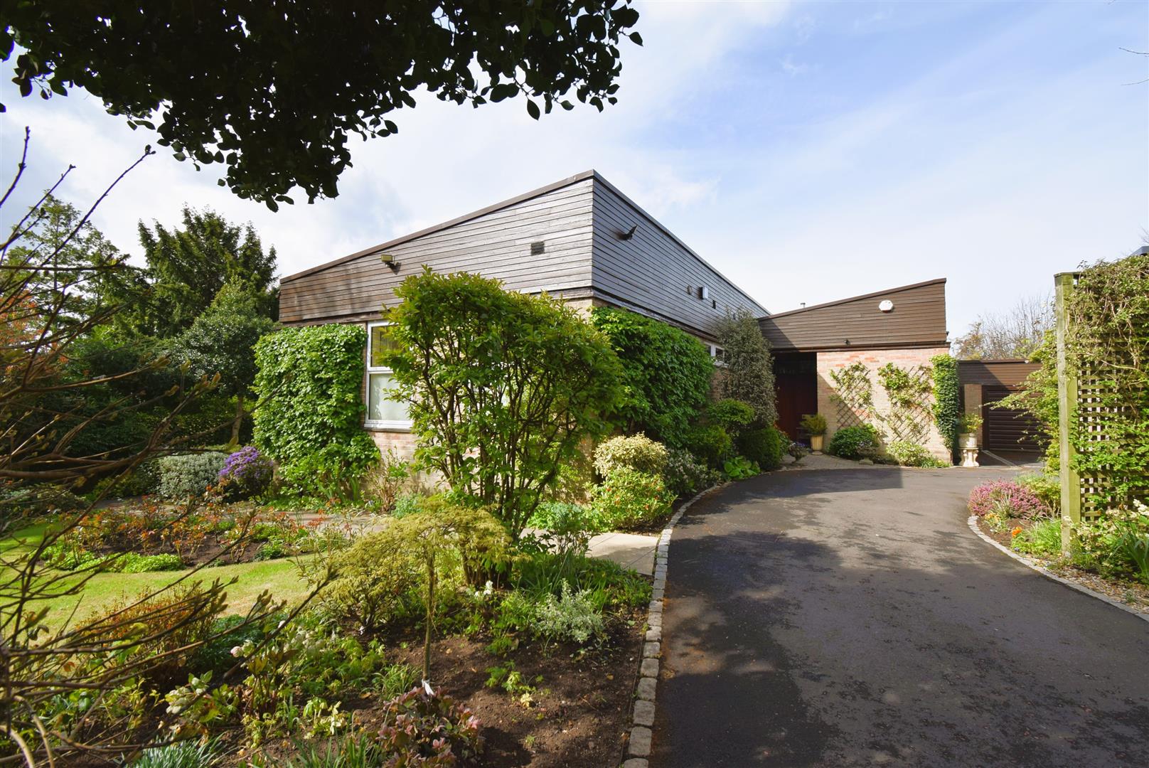 5 bedroom detached house for sale in Chichester