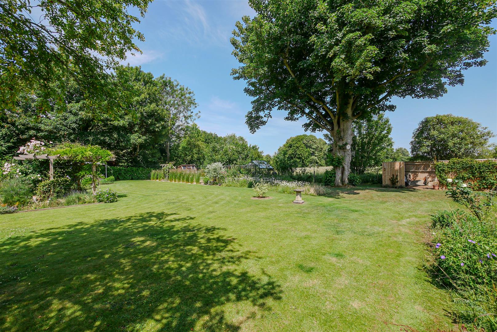 4 bedroom detached house for sale 0