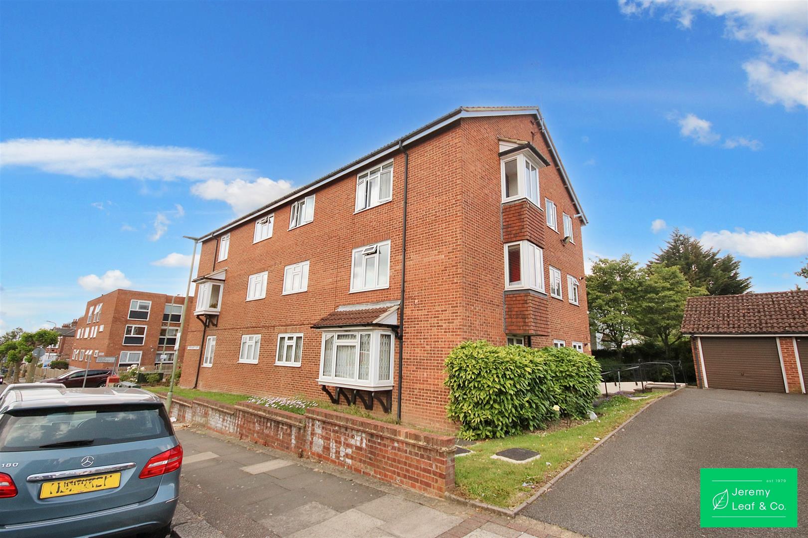 Trenchard Court, Flat 4, 2a, Neeld Crescent, London photo 3