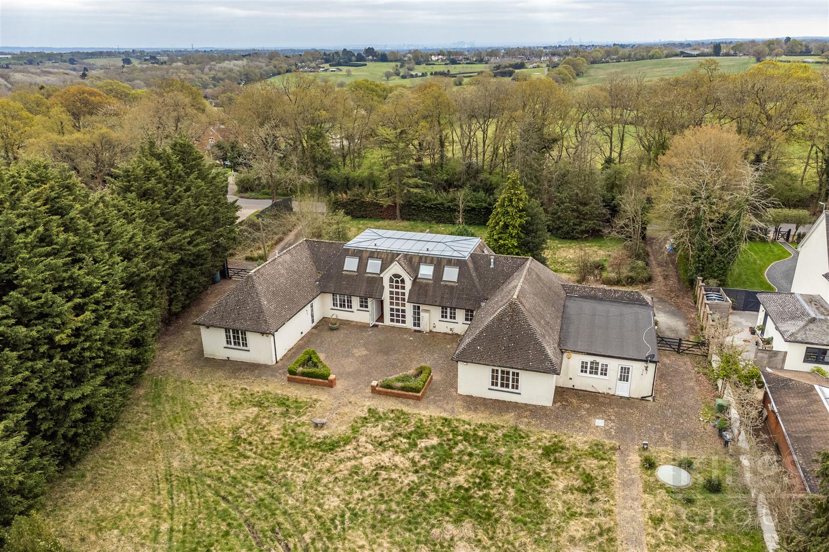 4 bedroom detached bungalow for sale 0