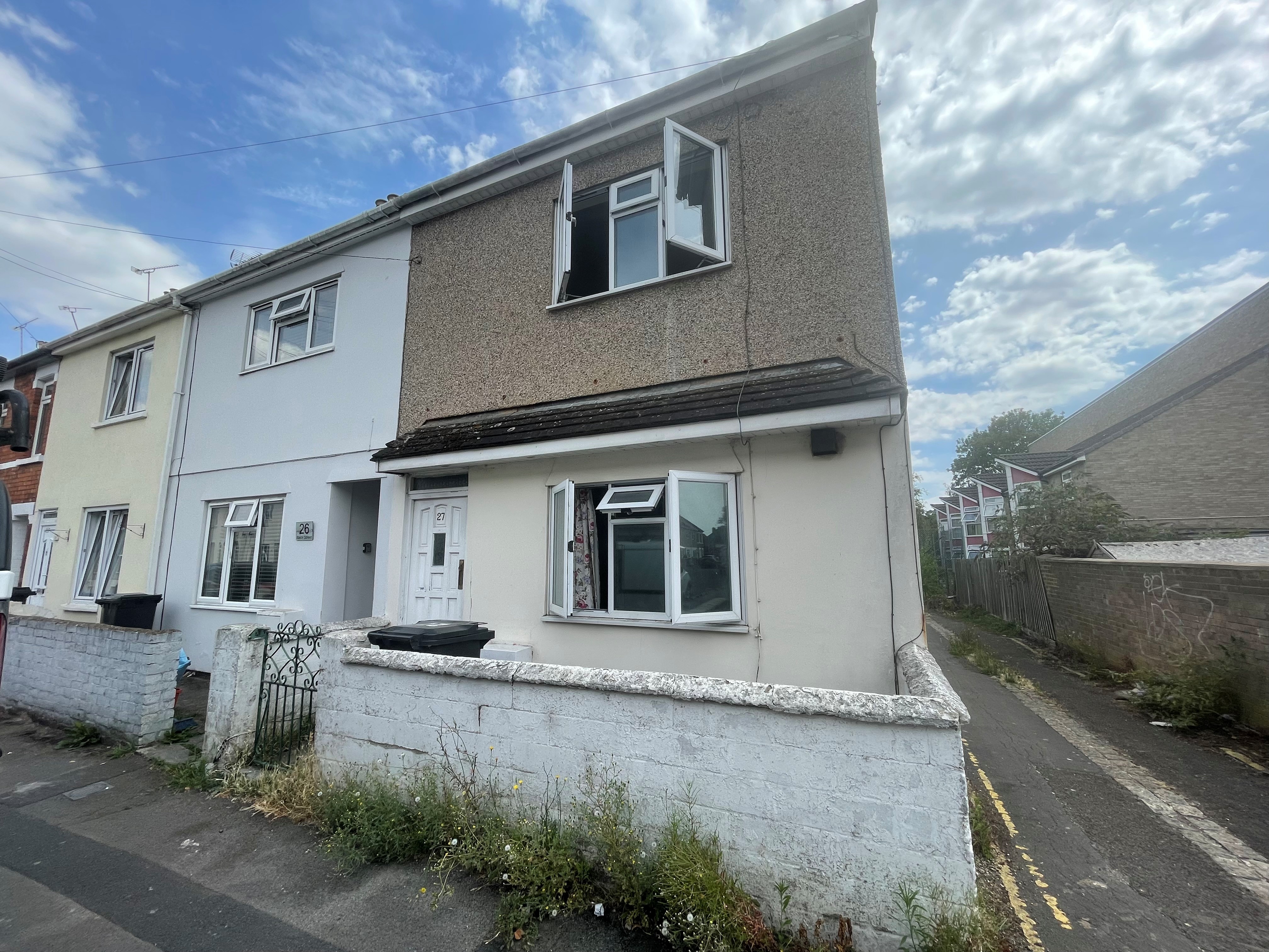 27, Birch Street, SWINDON photo 2
