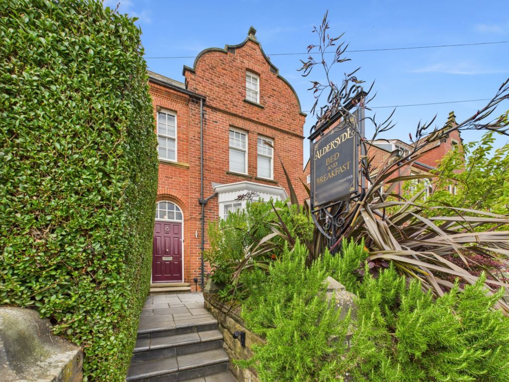 5-bed house on Alyderside, Mount Pleasant South, Whitby, £599,000