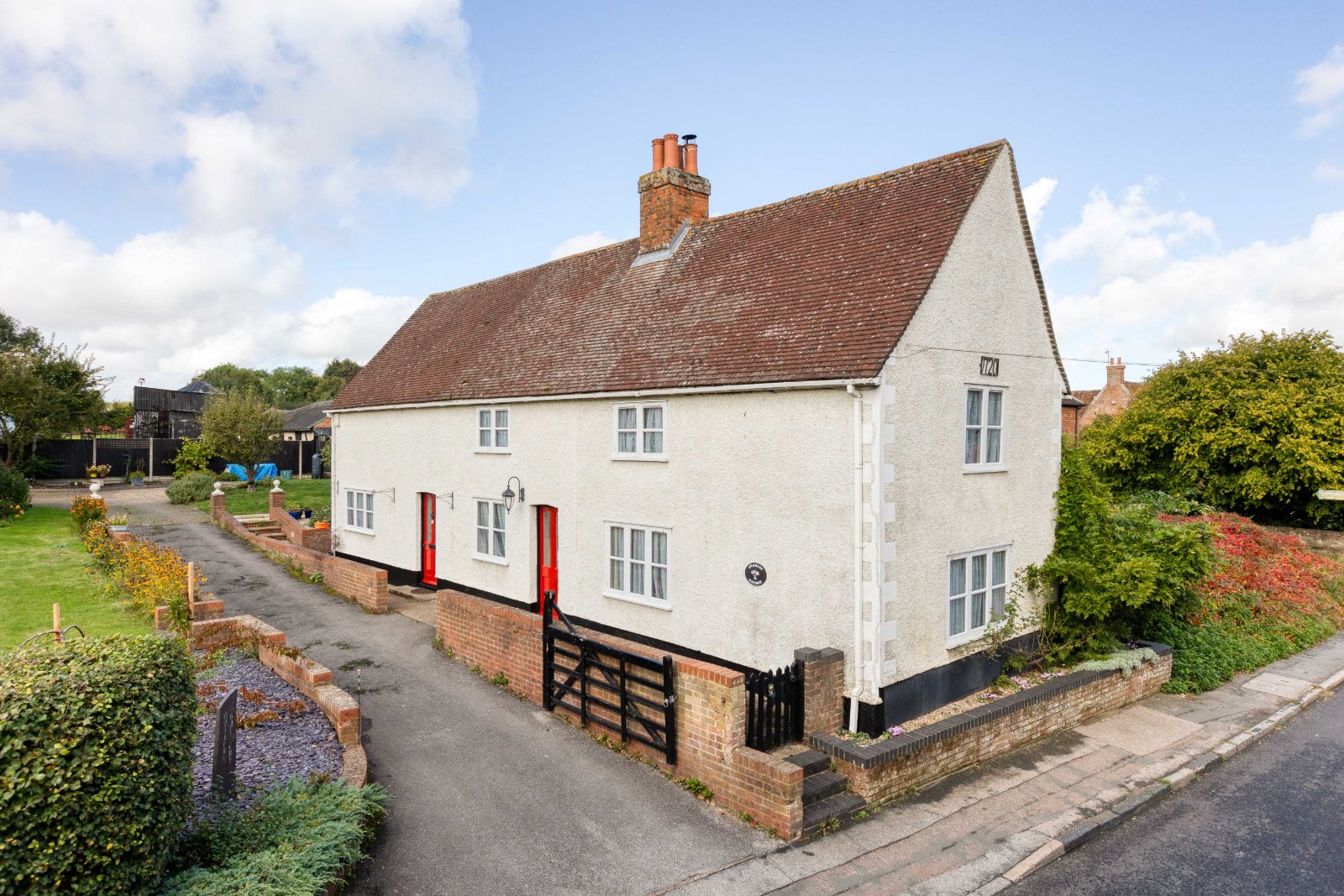 4 bedroom detached house for sale 0