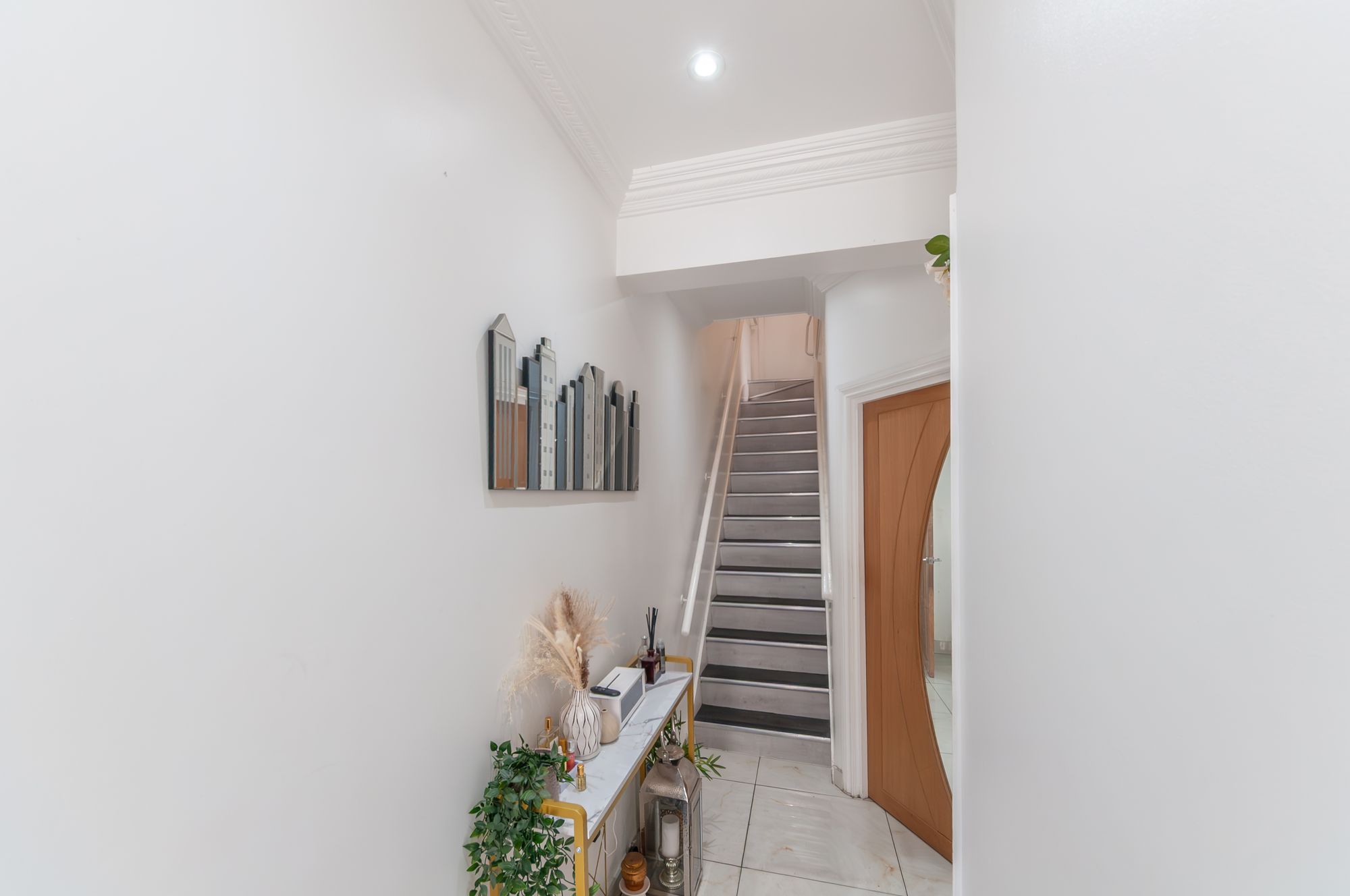 16 Cheshunt Road, London photo 4