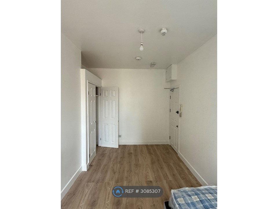 Stuart Crescent, London photo 5