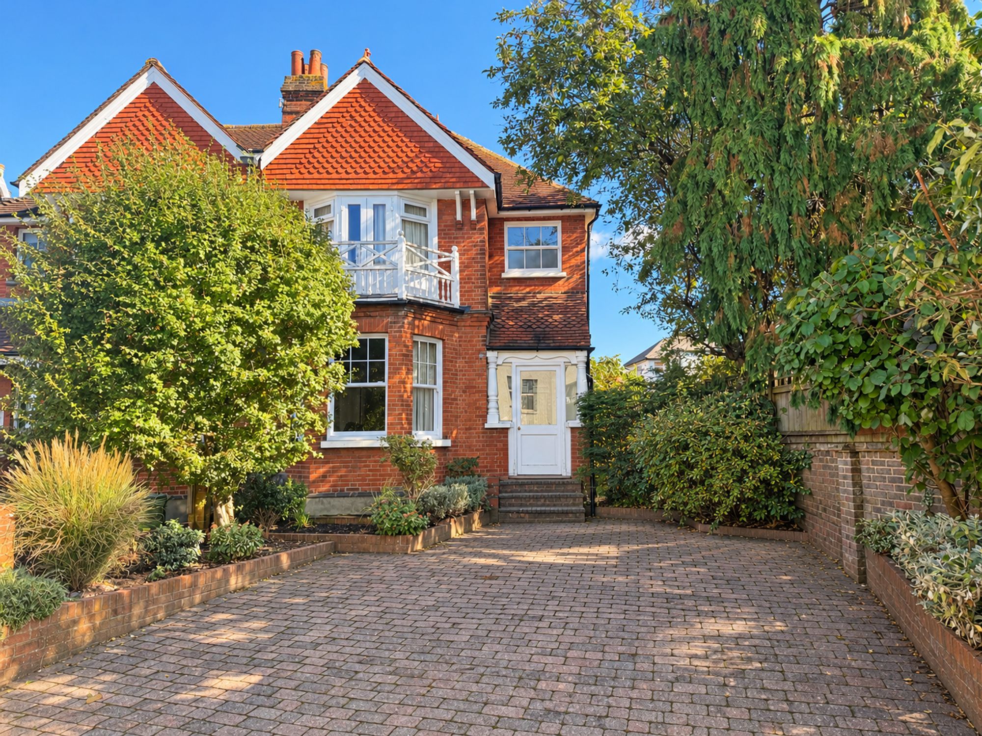 9 Church Road, Leatherhead photo 2