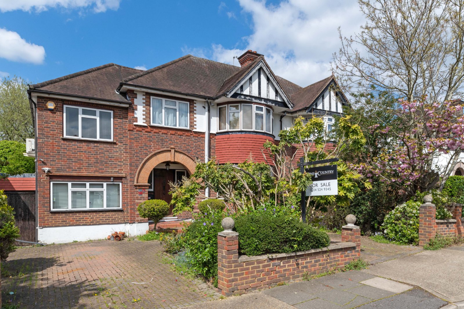 3 bedroom semi-detached house for sale in Rickmansworth