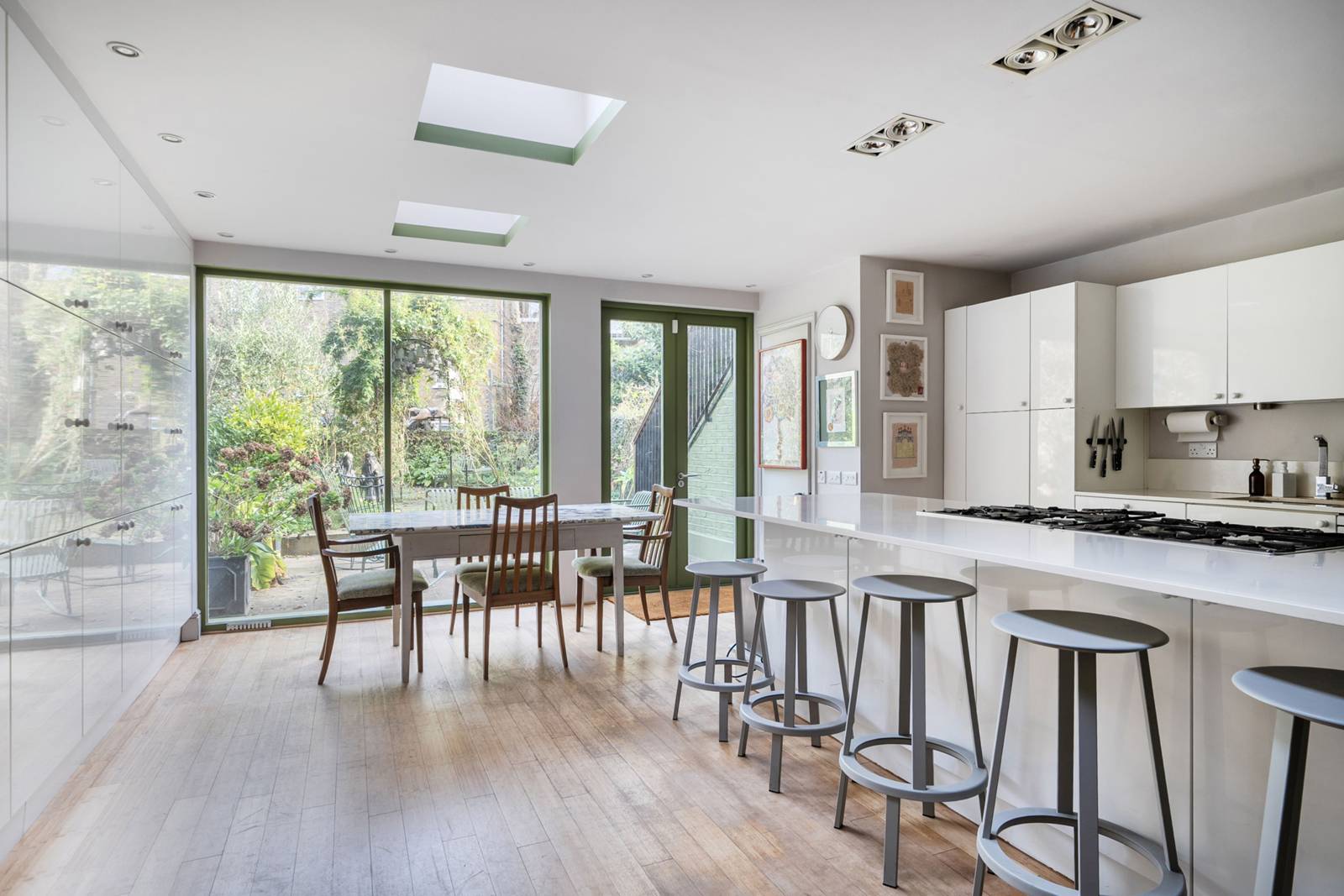 5 bedroom property for sale 0