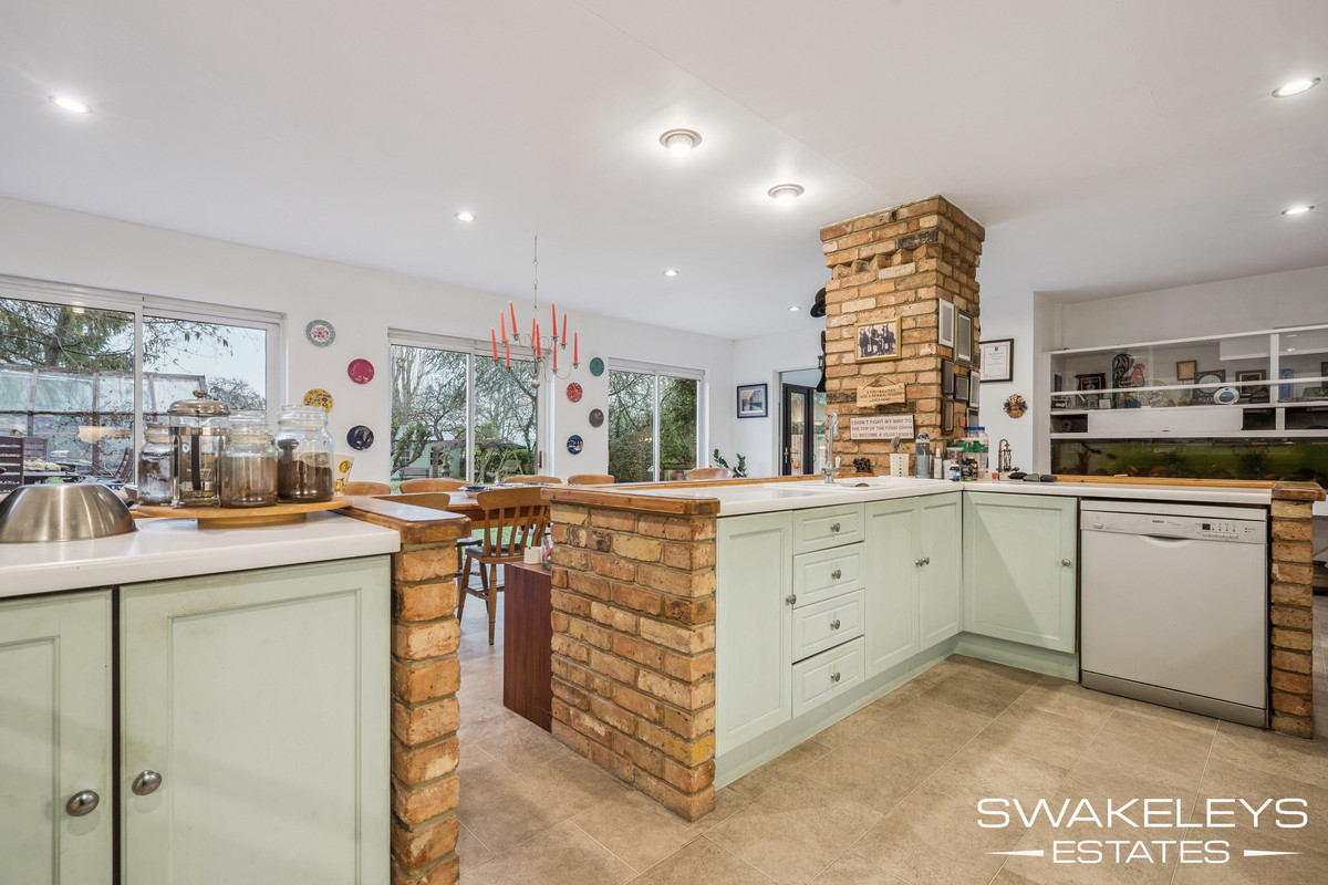 3 bedroom detached house for sale 0