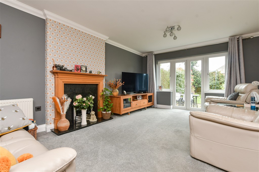 Walnut Close, Broadstairs photo 2