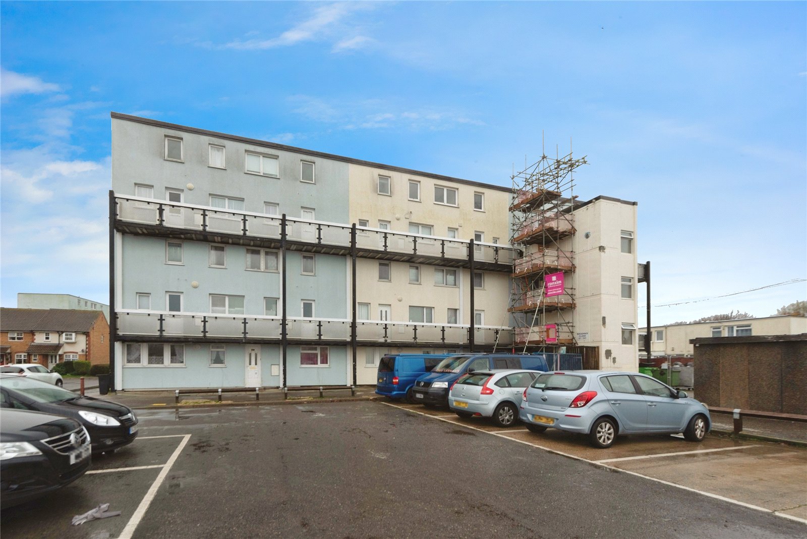 2-bed flat on 100, Magennis Close, Hampshire, £90,000