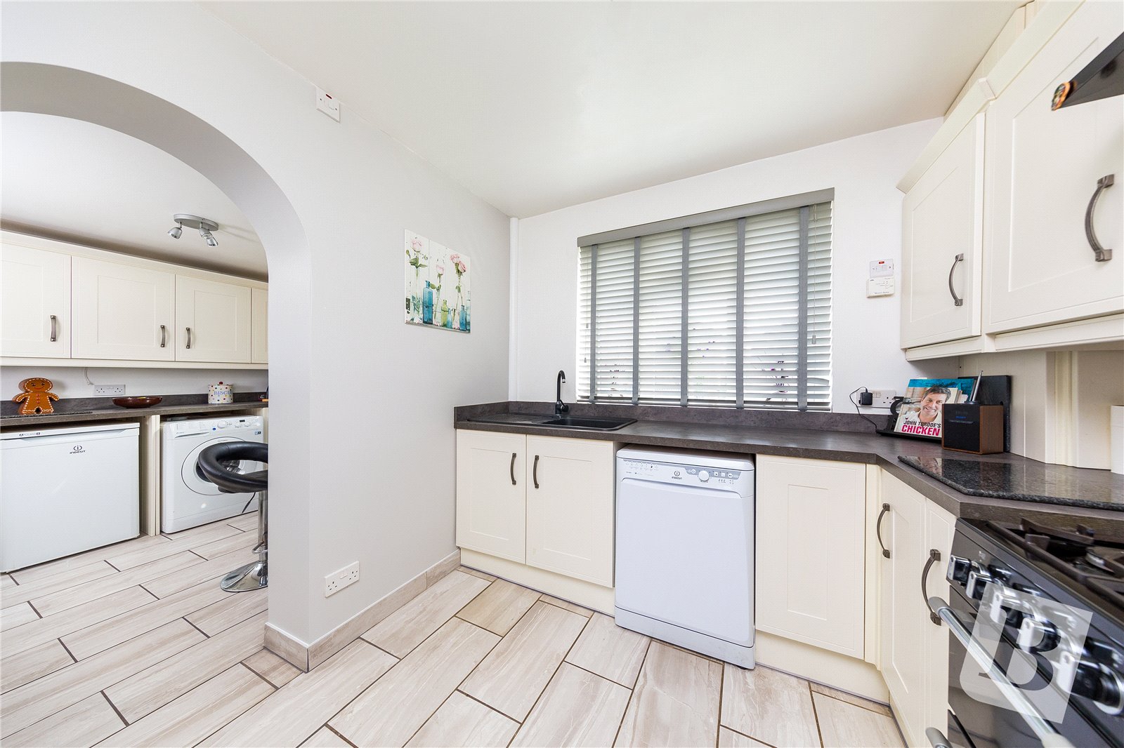 Free property report 74 Frizlands Lane, Dagenham, RM10 7YJ Chimnie