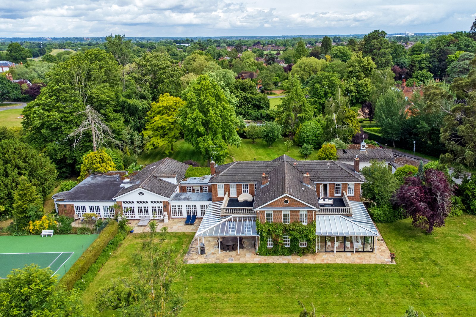 6 bedroom detached house for sale